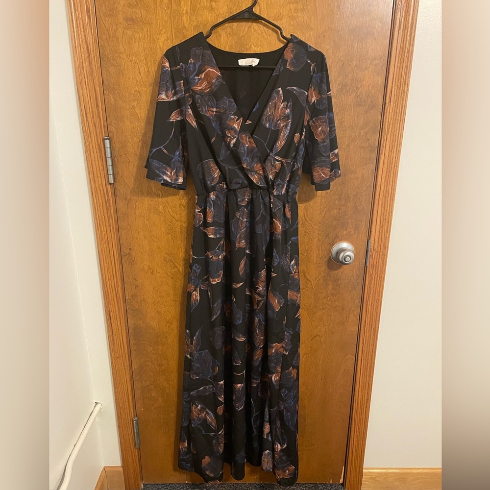 Long floral dress with slit on the side